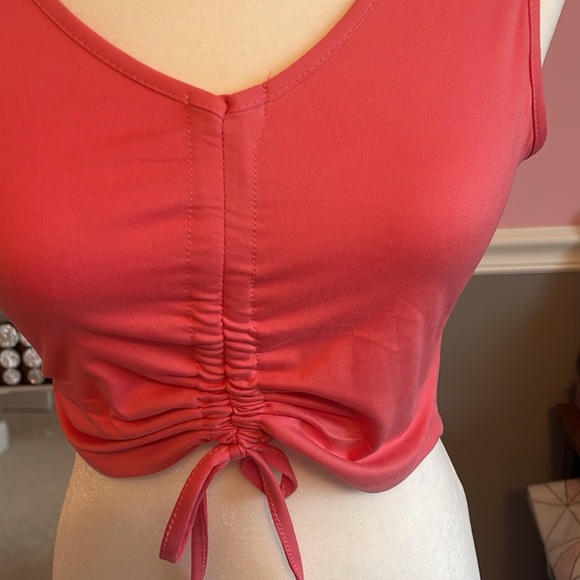 Pink/Red crop top - Picture 2 of 3